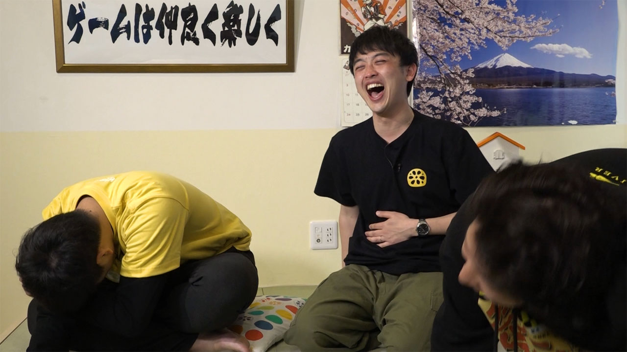 笑いが止まらないからし蓮根ら。