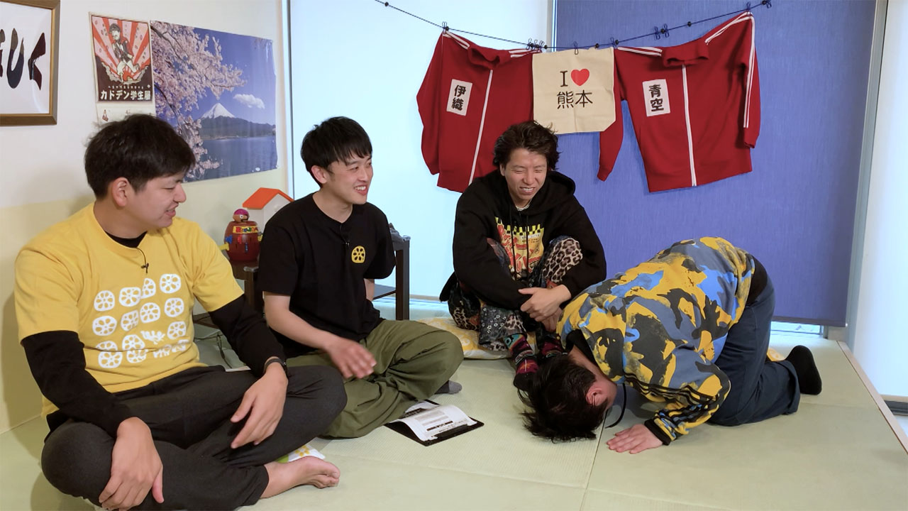 土下座するニッポンの社長・ケツ。