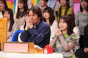 左から狩野英孝、峯岸みなみ。(c)日本テレビ