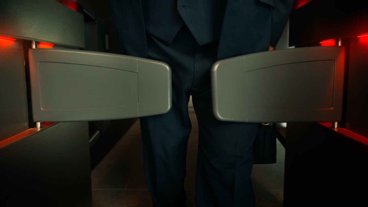 「ホットペッパービューティー」のWebCM「身だしなみ編」より。