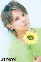 「JUNON」2024年6月号（主婦と生活社）より、松岡充。