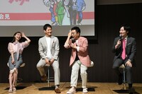 「気がついたら松本まりかがここにいる」と話す八嶋智人（左から3人目）。