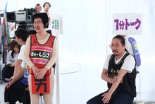 左からあぁ～しらき、笑い飯・西田。(c)関西テレビ