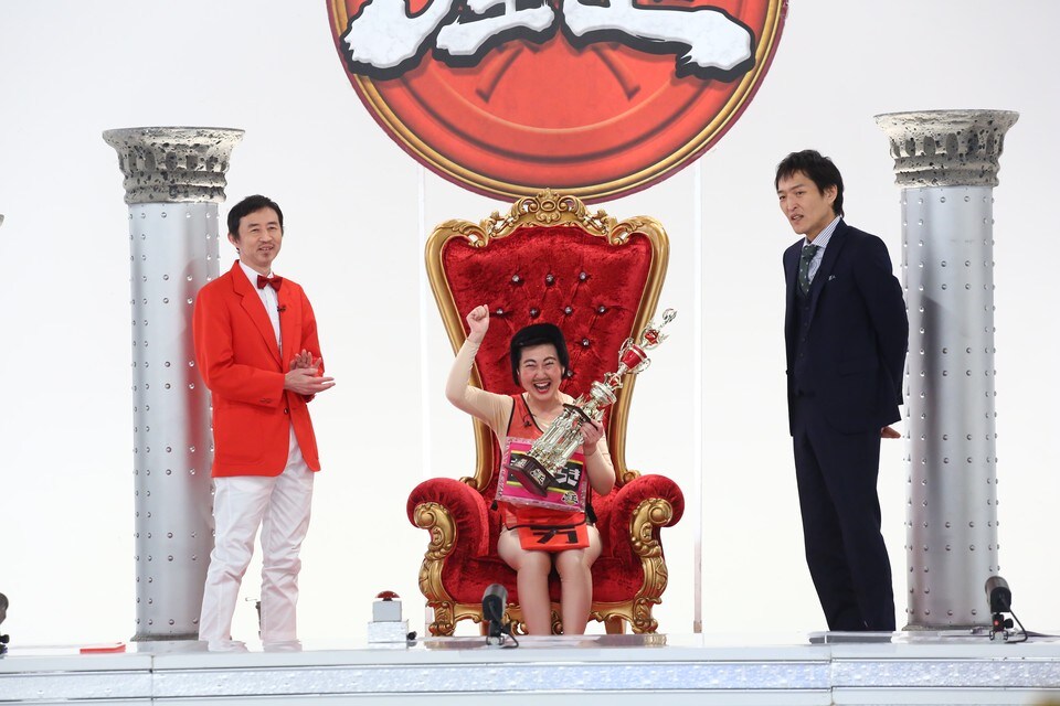 「千原ジュニアの座王」で優勝したあぁ～しらき。(c)関西テレビ