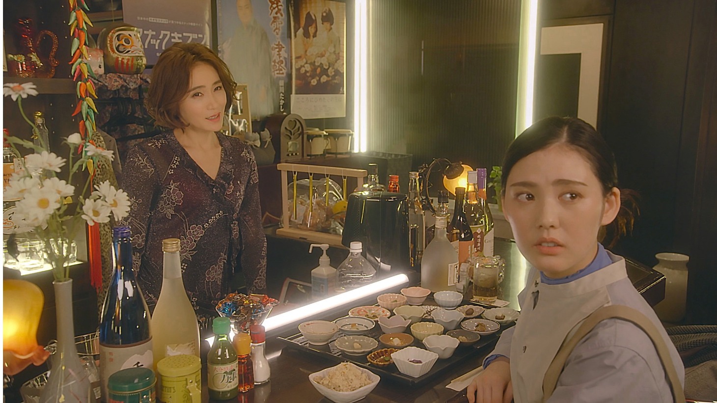 「スナック女子にハイボールを」のワンシーン。(c)中京テレビ