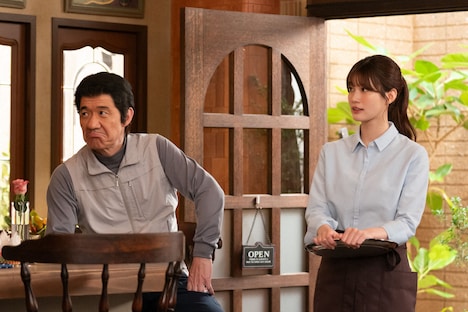 内村光良とのコントに挑戦する生見愛瑠。(c)NHK