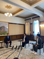 表敬訪問の様子。