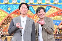 MCのナインティナイン矢部（左）とメッセンジャー黒田（右）。