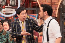 左から霜降り明星せいや、らぶおじさん。 (c)読売テレビ