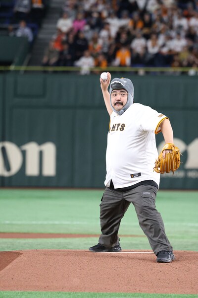 振りかぶる空気階段もぐら。