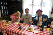 左からエルフ荒川、くりぃむしちゅー有田、木曽さんちゅう。(c)BS朝日