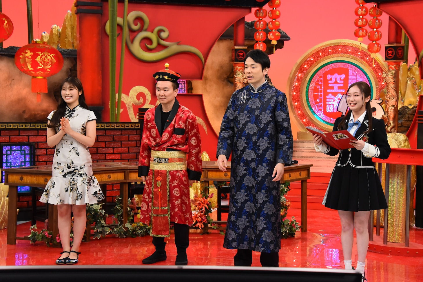 左から渋谷凪咲、かまいたち、川上千尋。(c)関西テレビ