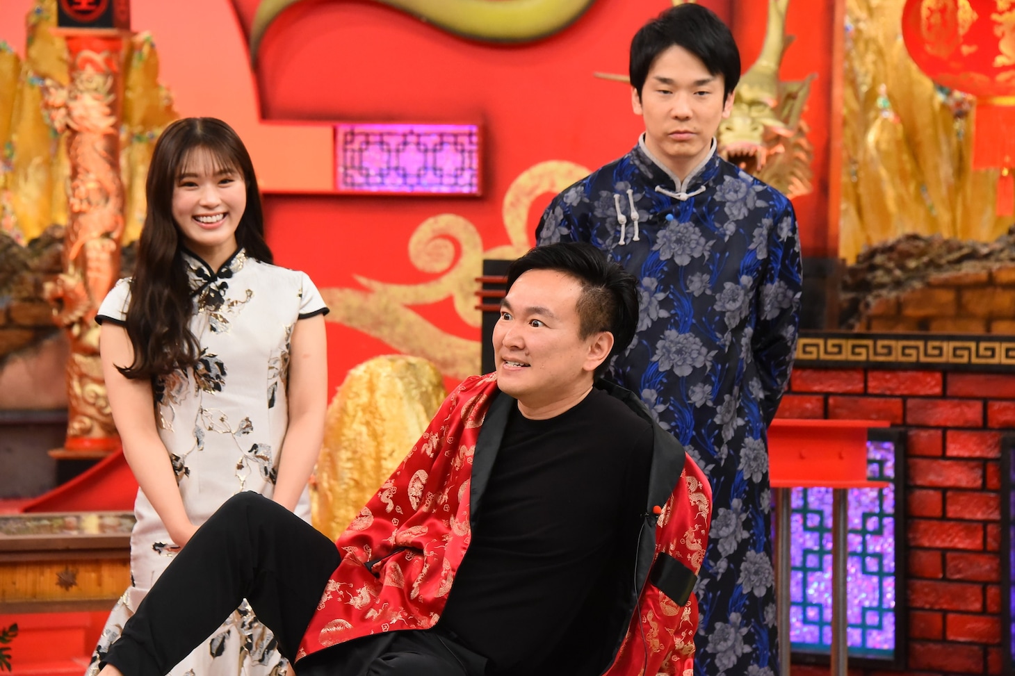 左から渋谷凪咲、かまいたち。(c)関西テレビ