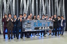 「THE SECOND」2024年ファイナリストの（左から）タモンズ、ハンジロウ、ななまがり、金属バット、ザ・パンチ、タイムマシーン3号（グランプリファイナル抽選会欠席のためパネルで参加）、ガクテンソク、ラフ次元。