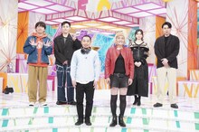 「千鳥のクセスゴ！2時間SP」にスタジオ出演する千鳥と（後列左から）よゐこ濱口、川西拓実、桜田ひより、平成ノブシコブシ吉村。(c)フジテレビ