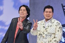 取材陣へ気を配る令和ロマン。