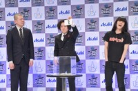 金属バットと、くじを引いたガクテンソクよじょう。