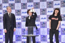 金属バットと、くじを引いたガクテンソクよじょう。