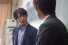 中村倫也（左）(c)NHK