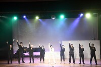 「ドリフ大爆笑」の音楽に乗って集合した出演者たち。