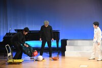 拾ってくる物たちすべてにときめく尾関を、溜口は「こんまりの逆の人」と呼ぶ。