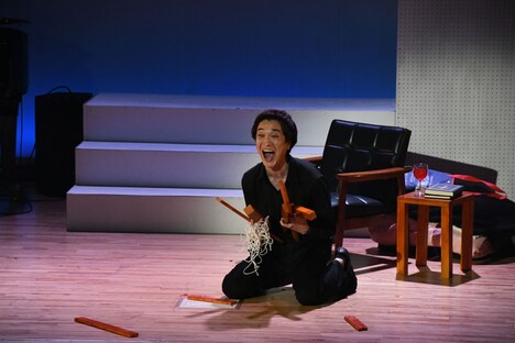 かわいがっていたハープを美穂に破壊され、正気を失う高佐。