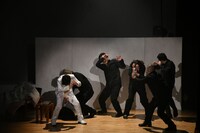 奇襲をかける塚本。