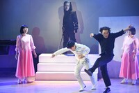 溜口をぶちのめす高佐。