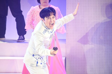 「羞恥心」を歌いながら戦う意志を見せる溜口。