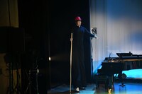 尾関は巨大化。