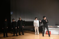 人力舎の面々への「帰れ」コールを促すも、賛同を得られない尾関。