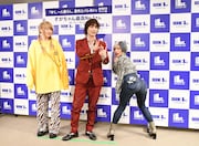 フォトセッションで著者以上にはしゃぐ信子(右)。