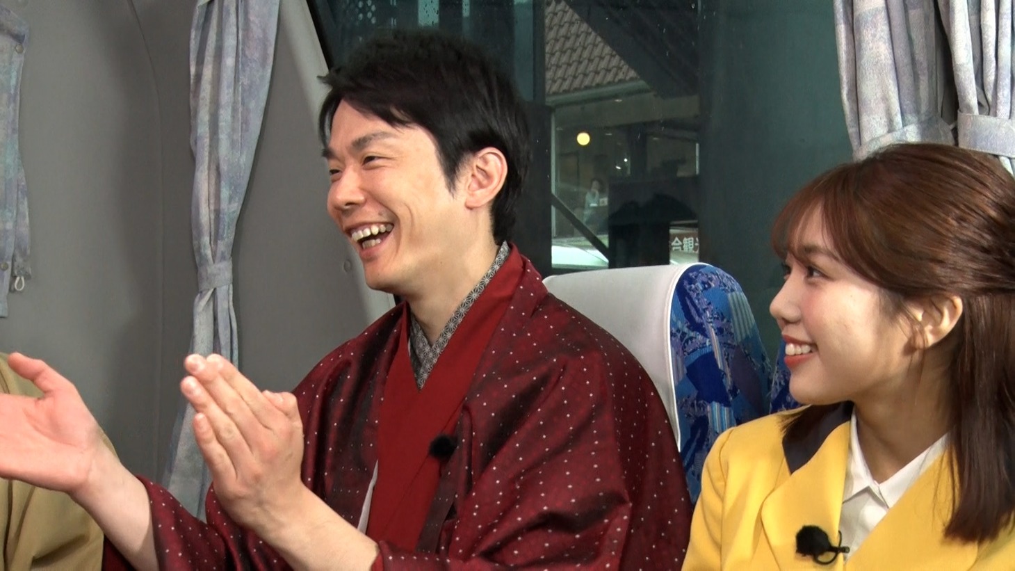 左から、かまいたち濱家、鈴木新彩アナ。(c)テレビ朝日