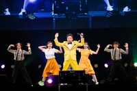 ユースケのパフォーマンスの様子。