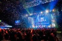 博多大吉のパフォーマンスの様子。