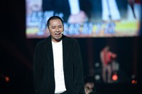 「浅草キッド」を歌う千鳥・大悟。