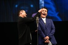 「テレビ千鳥初ライブ コケたら即終了 幕張メッセ押さえちゃったんじゃ!!」のラストに漫才を披露する千鳥。