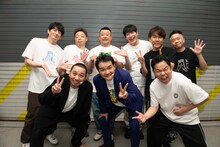 「テレビ千鳥初ライブ」に出演した（前列左から）千鳥、ダイアン津田、（後列左から）博多大吉、ダイアン・ユースケ、ケンドーコバヤシ、麒麟・川島、FUJIWARA。