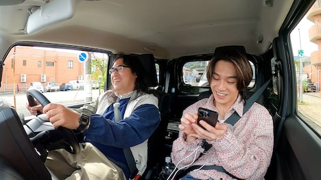 ロッチ中岡と松田元太。(c)フジテレビ