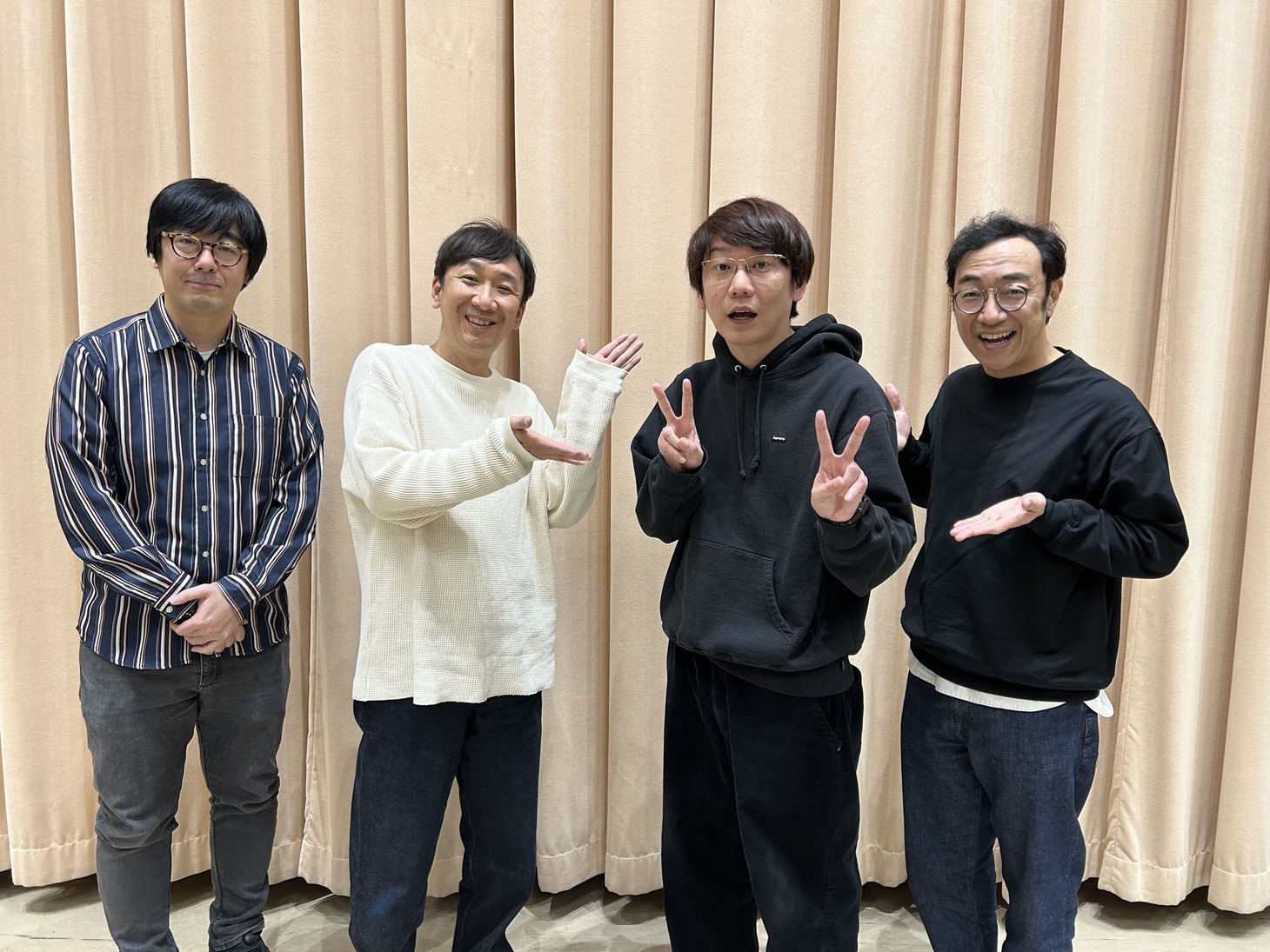 三四郎・小宮（左から3人目）と東京03。
