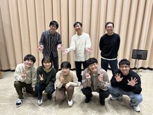 前列左から蓮見翔、中島百依子、忽那文香、ミキ亜生、ミキ昴生。うしろは東京03。