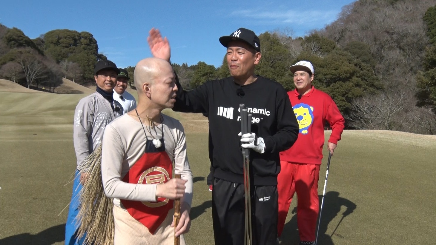 番組に出演する芸人たち。