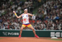 投球するサンシャイン池崎。(c)SEIBU Lions