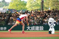 投球するサンシャイン池崎。(c)SEIBU Lions