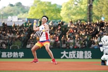 投球するサンシャイン池崎。(c)SEIBU Lions