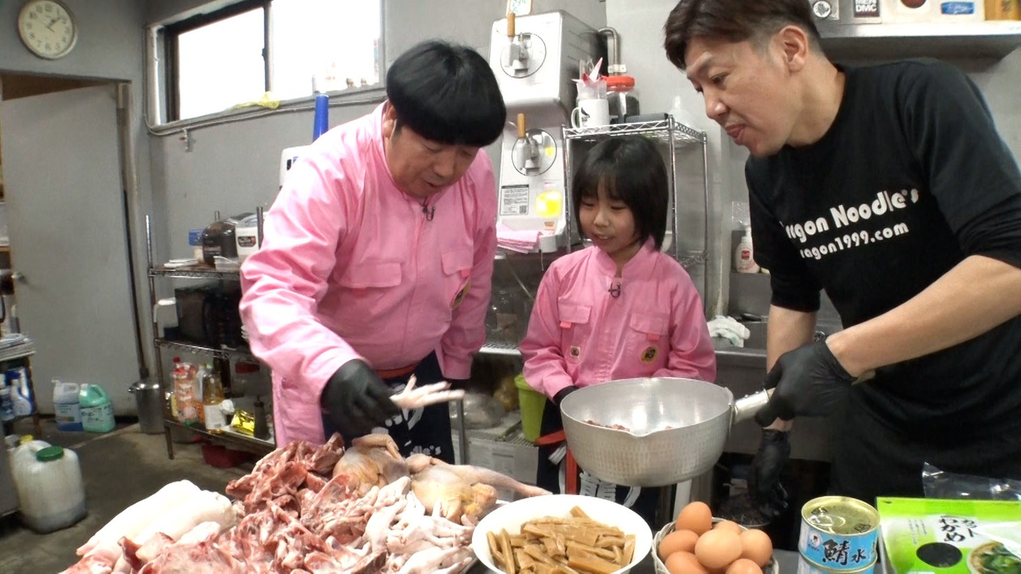 ラーメン屋で職業体験。(c)テレビ東京