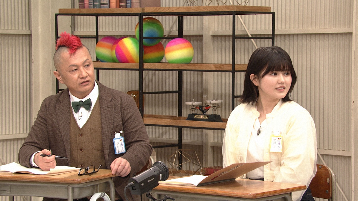 「朝までラーニング！」で性にまつわる講義を受ける、完熟フレッシュ。(c)NHK