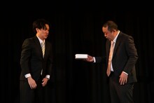 サルゴリラ単独ライブ「カレー＆ラーメン2」の様子。（写真提供：吉本興業）