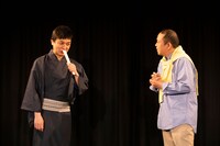 サルゴリラ単独ライブ「カレー＆ラーメン2」の様子。（写真提供：吉本興業）