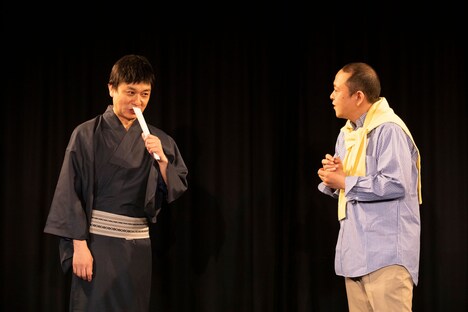 サルゴリラ単独ライブ「カレー＆ラーメン2」の様子。（写真提供：吉本興業）